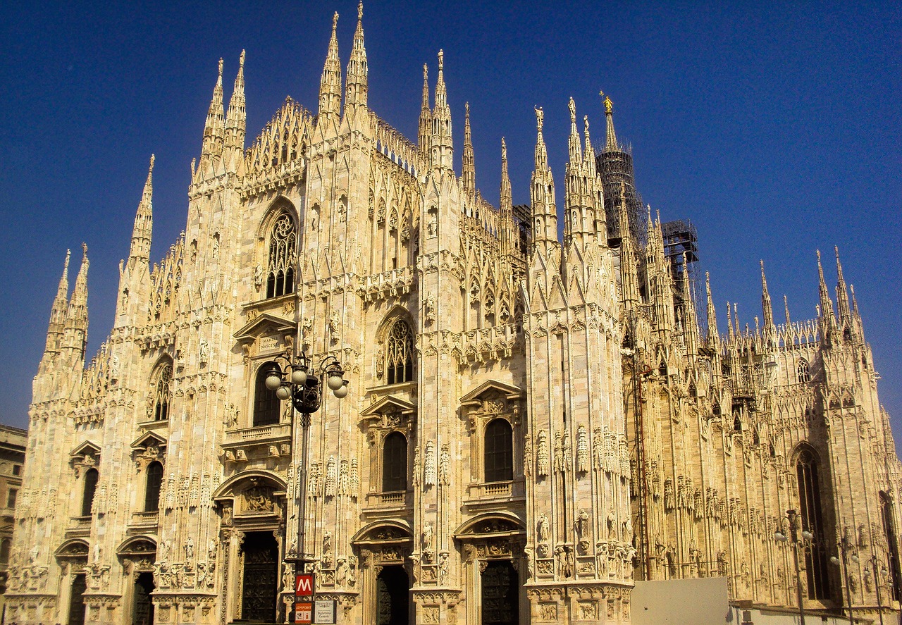 milan-2393546_1280